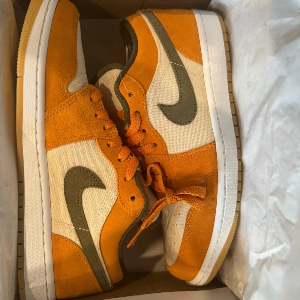 Nike Air Jordan 1 low SE‎ - Curry Men’s size 8.5